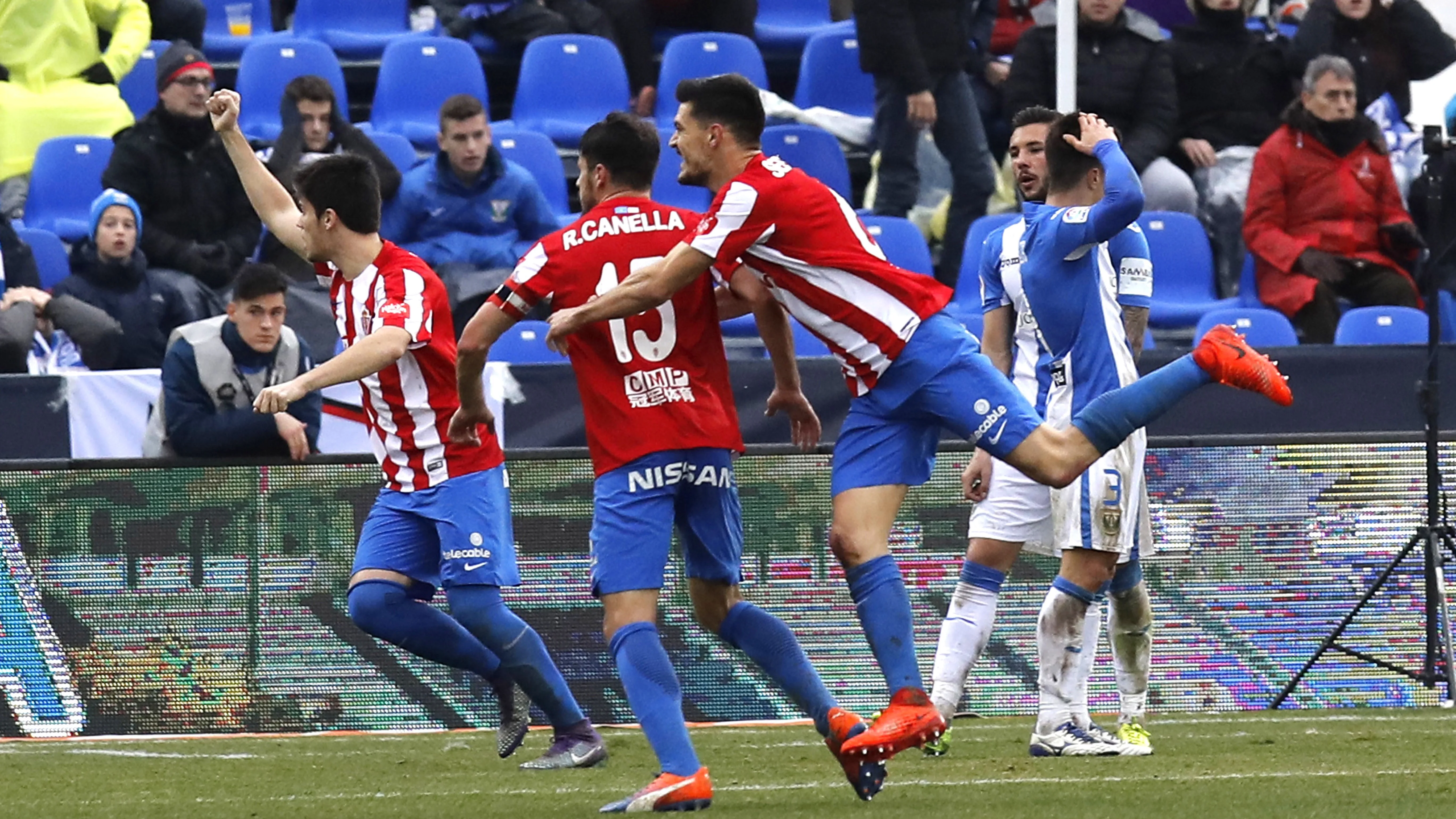 Roberto Canella celebra el primer gol del Sporting contra el Leganés