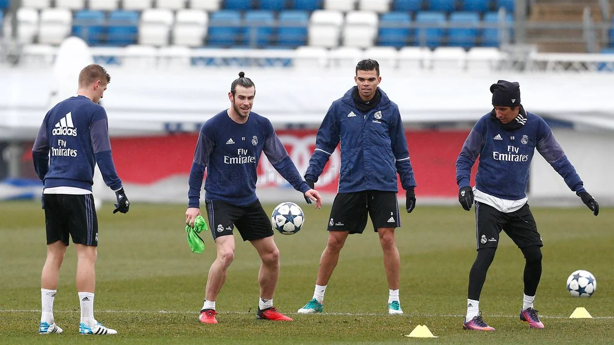 Bale, junto a Pepe en un entrenamiento