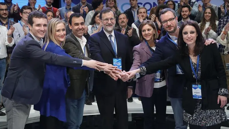 Rajoy, reelegido sin fisuras, mantiene a Cospedal como número dos del PP