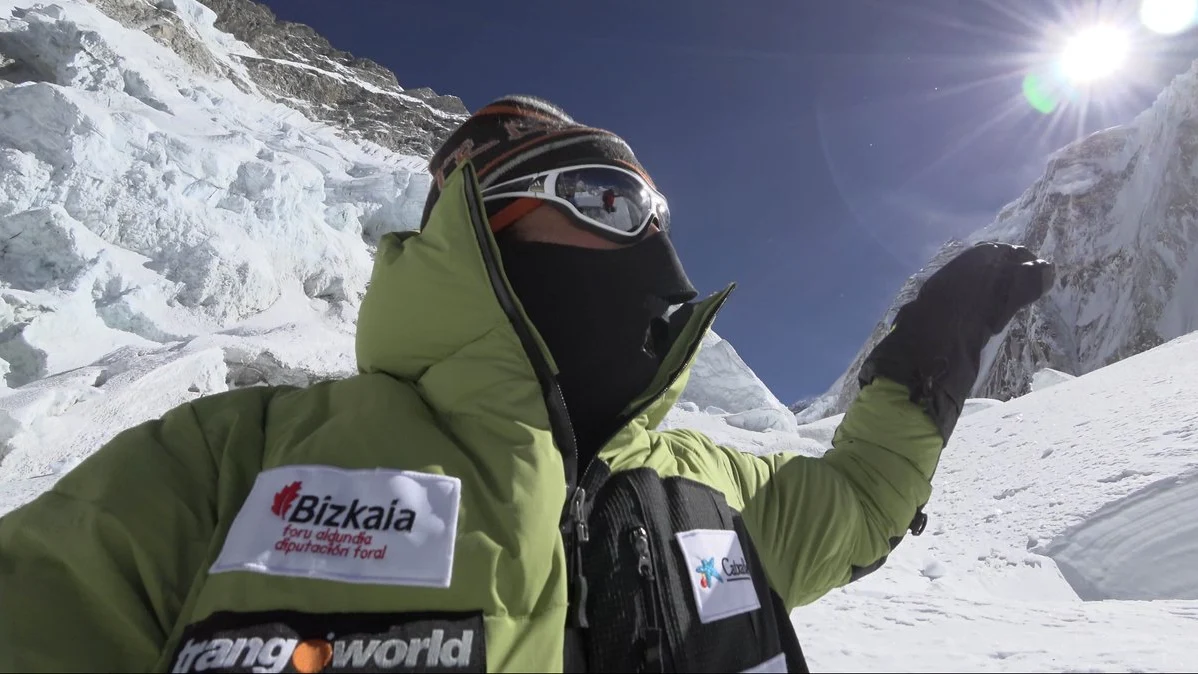 Alex Txikon, a su llegada al campamento 3