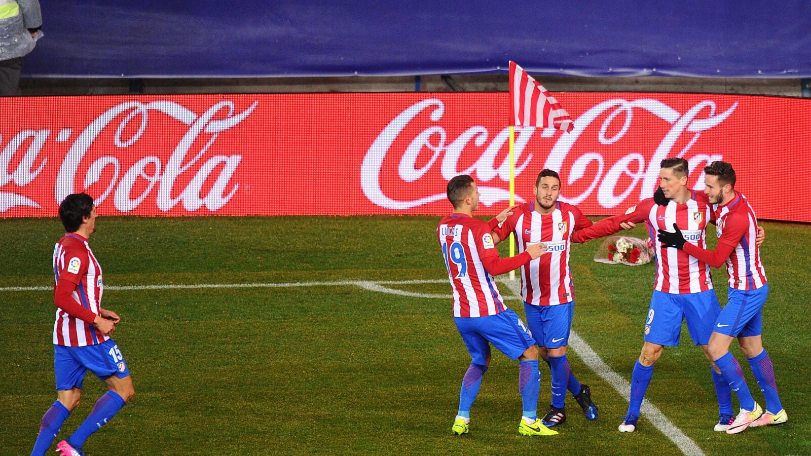 Los jugadores del Atl&eacute;tico de Madrid celebran el gol de Torres contra el Celta de Vigo