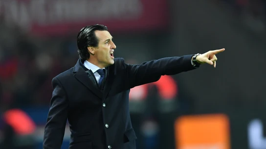 Unai Emery dando órdenes durante un partido Unai Emery dando órdenes durante un partido