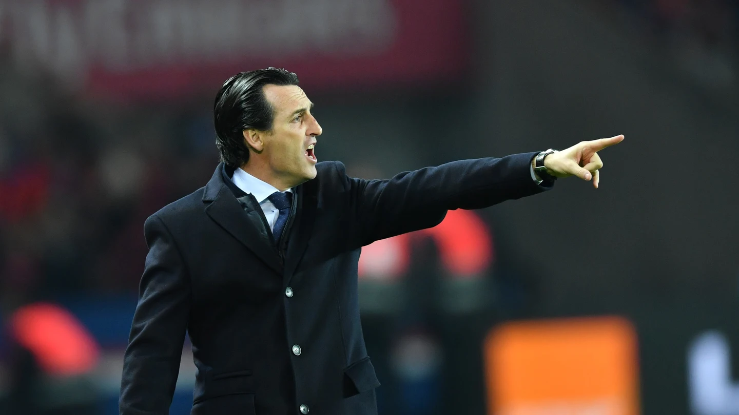 Unai Emery dando órdenes durante un partido Unai Emery dando órdenes durante un partido