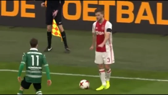 Joel Veltman pidiendo parar el juego Joel Veltman pidiendo parar el juego