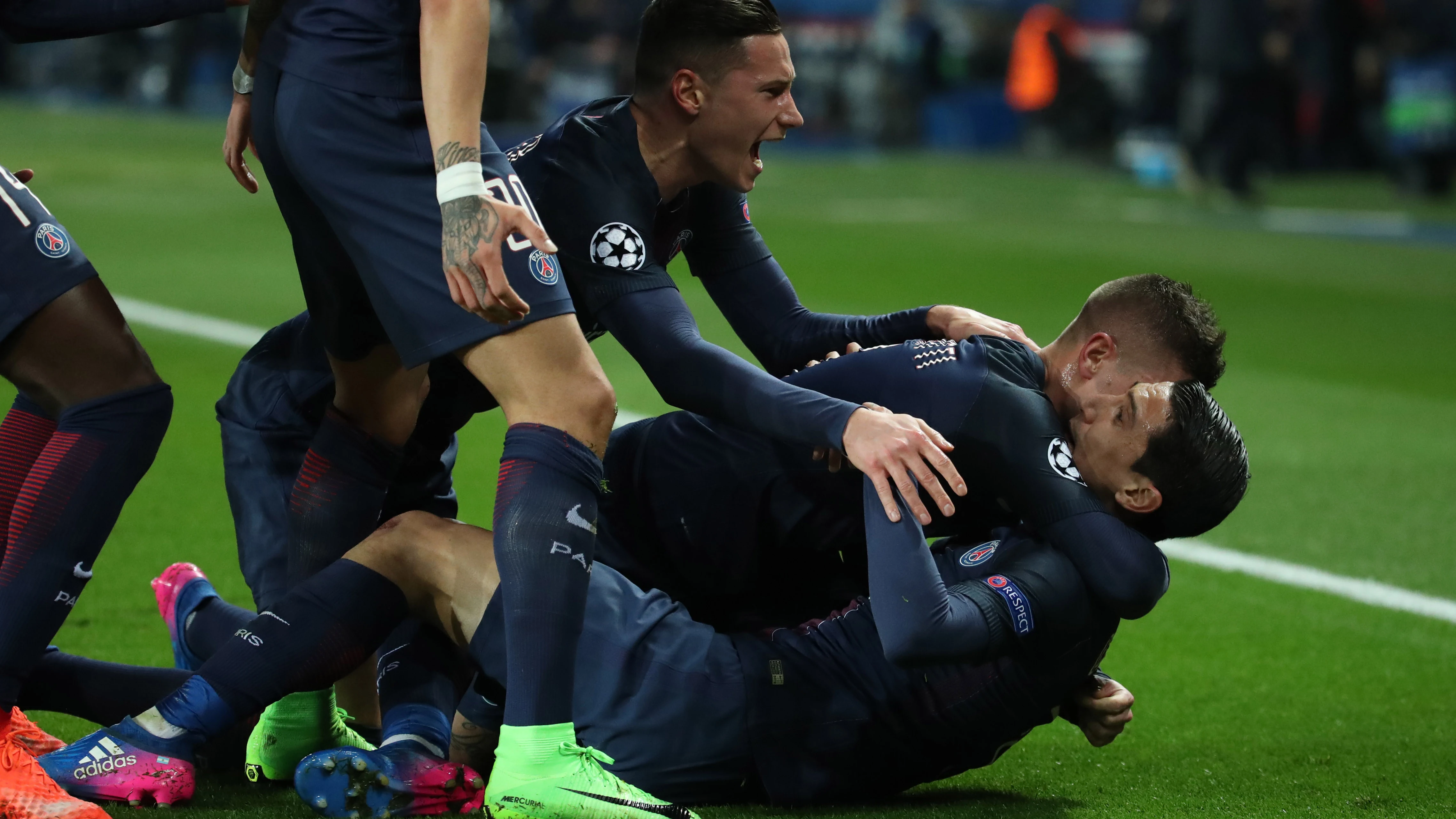 Los jugadores del PSG celebrando el gol de Di María Los jugadores del PSG celebrando el gol de Di María
