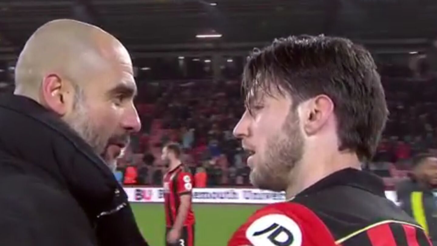 Guardiola y Arter charlan despu&eacute;s del partido
