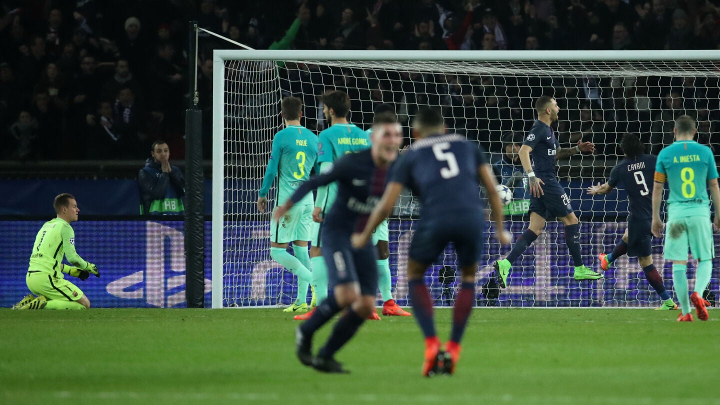 Los jugadores del PSG celebran un gol ante el Barcelona