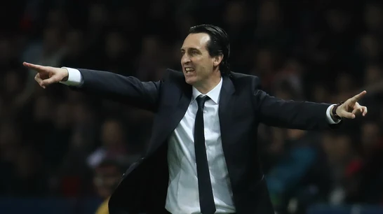 Emery dando órdenes durante el partido
