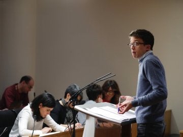 El portavoz de Podemos, Íñigo Errejón, durante la rueda de prensa El portavoz de Podemos, Íñigo Errejón, durante la rueda de prensa