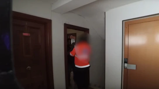 Momento en el que el 'youtuber' expone al repartidor al gas pimienta Momento en el que el 'youtuber' expone al repartidor al gas pimienta