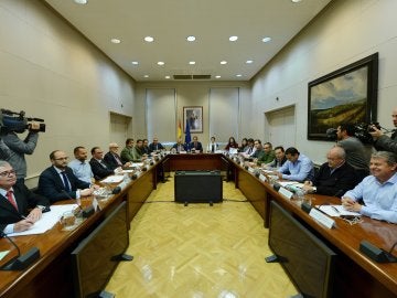 El ministro de Fomento durante la reunión con los representantes sindicales del sector de la estiba y la patronal Anesco El ministro de Fomento durante la reunión con los representantes sindicales del sector de la estiba y la patronal Anesco