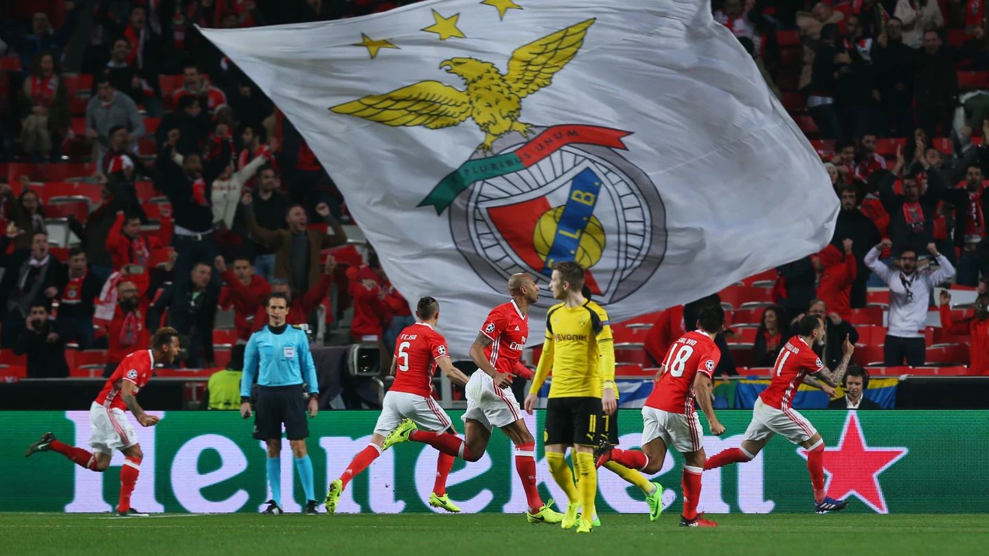 Los jugadores del Benfica celebran el gol de Mitroglou contra el Dortmund Los jugadores del Benfica celebran el gol de Mitroglou contra el Dortmund