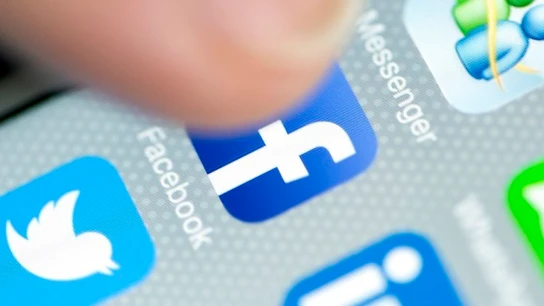 Facebook puede estar dañando tu relación amorosa Facebook puede estar dañando tu relación amorosa