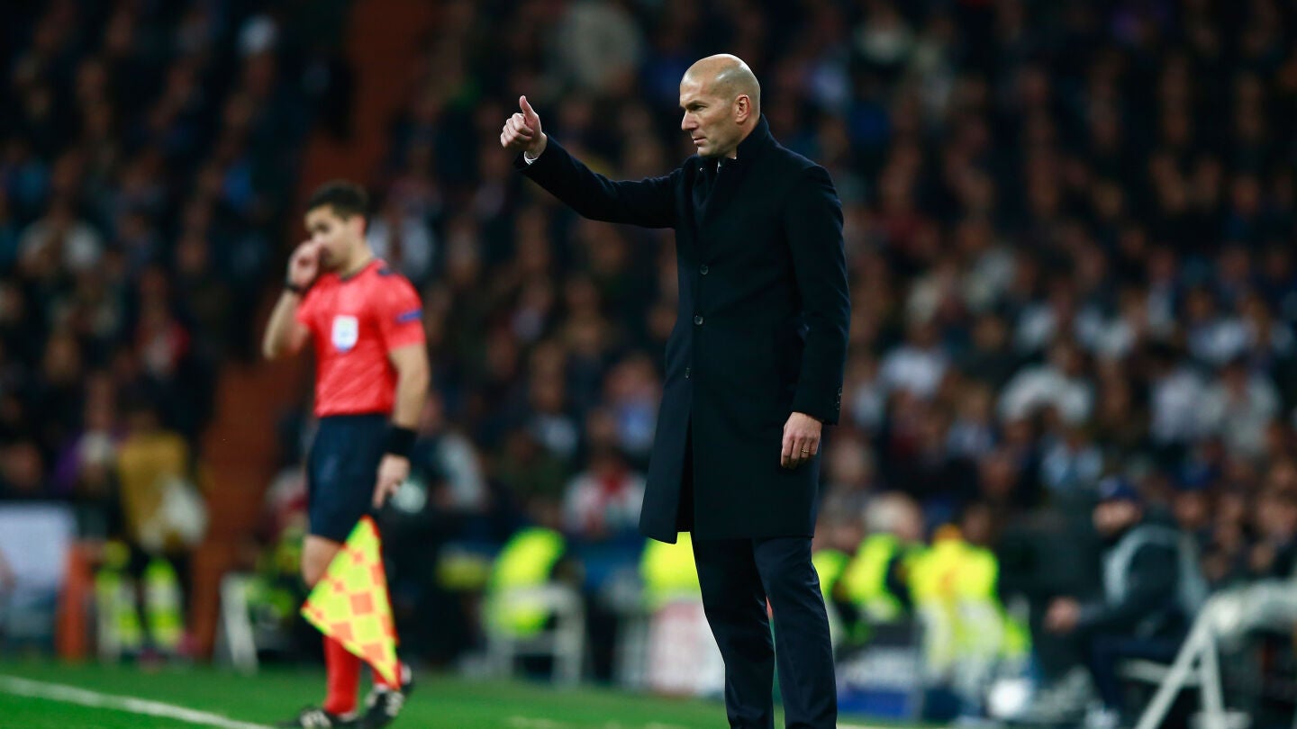 Zidane, en la banda del Bernab&eacute;u