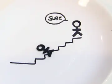 Garabatos en un plato de agua Garabatos en un plato de agua