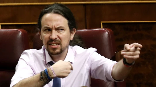 Pablo Iglesias en plena bronca con un diputado del PP Pablo Iglesias en plena bronca con un diputado del PP