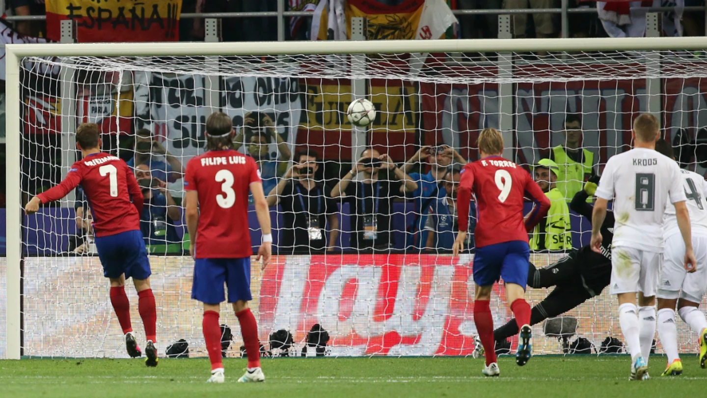 Griezmann falla el penalti de la final de Milán Griezmann falla el penalti de la final de Milán