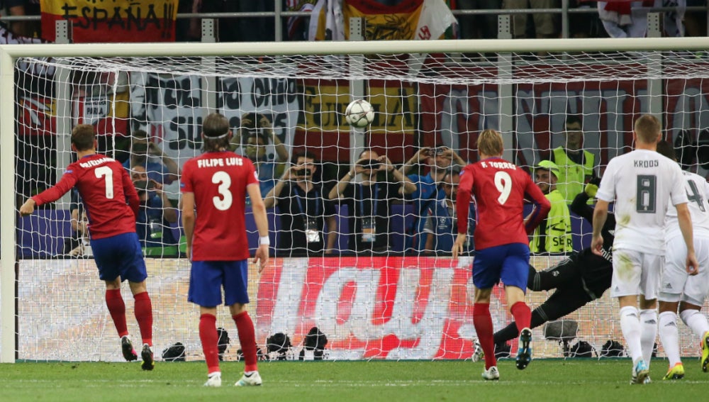 Griezmann falla el penalti de la final de Milán