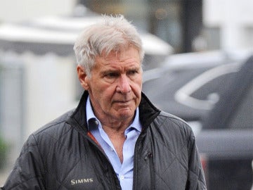 Harrison Ford paseando por Beverly Hills Harrison Ford paseando por Beverly Hills