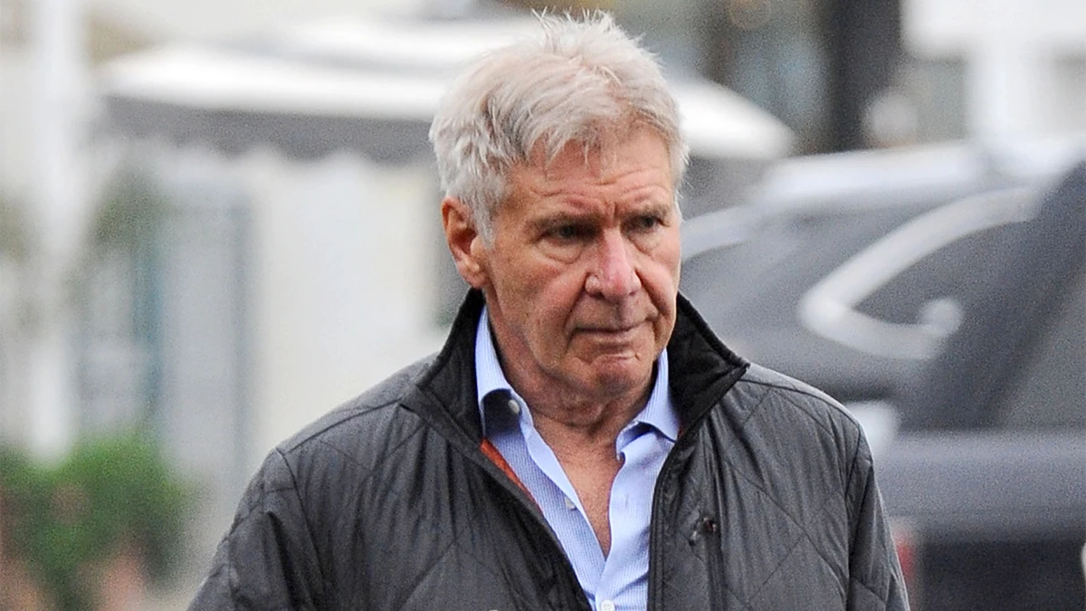 Harrison Ford paseando por Beverly Hills