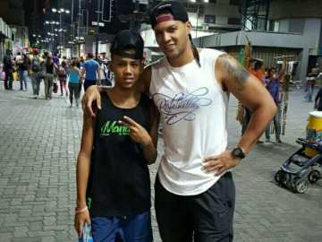Juan Manaure posa con su hijo Juan Manaure posa con su hijo