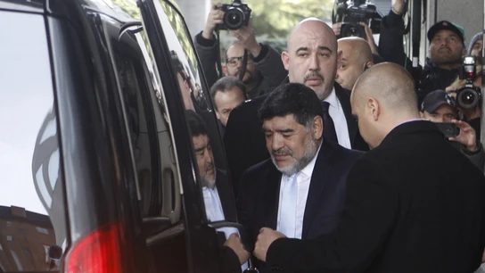 Maradona abandona su hotel en Madrid Maradona abandona su hotel en Madrid