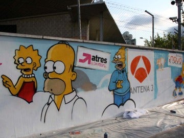 Mural de Los Simpson en el exterior de la sede de Atresmedia Mural de Los Simpson en el exterior de la sede de Atresmedia