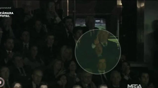 Maradona, en el palco del Santiago Bernabéu viendo el Madrid-Nápoles Maradona, en el palco del Santiago Bernabéu viendo el Madrid-Nápoles