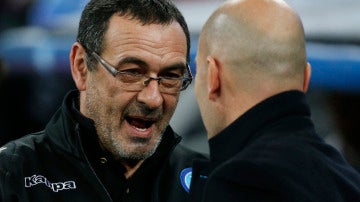 Sarri saluda a Zidane antes de dar comienzo el partido