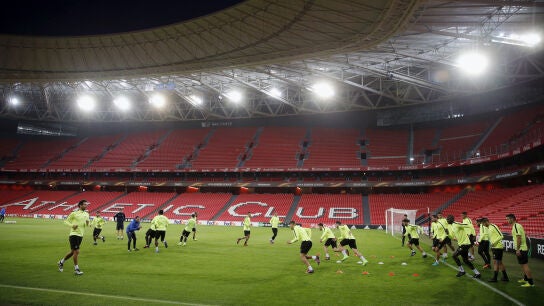 Los jugadores del APOEL de Nicosia se entrenan en San Mam&eacute;s