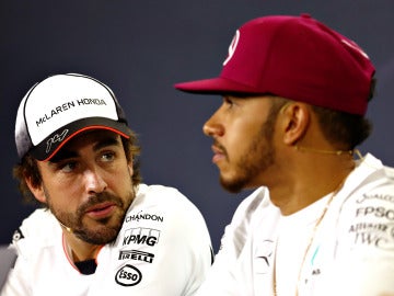 Fernando Alonso y Lewis Hamilton, en una rueda de prensa Fernando Alonso y Lewis Hamilton, en una rueda de prensa