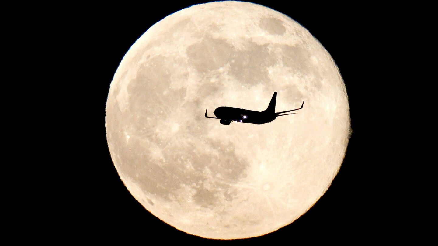 Los turistas espaciales podr&aacute;n sobrevolar la Luna dentro de 5 a&ntilde;os