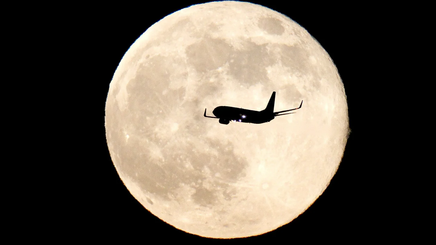 Los turistas espaciales podrán sobrevolar la Luna dentro de 5 años Los turistas espaciales podrán sobrevolar la Luna dentro de 5 años
