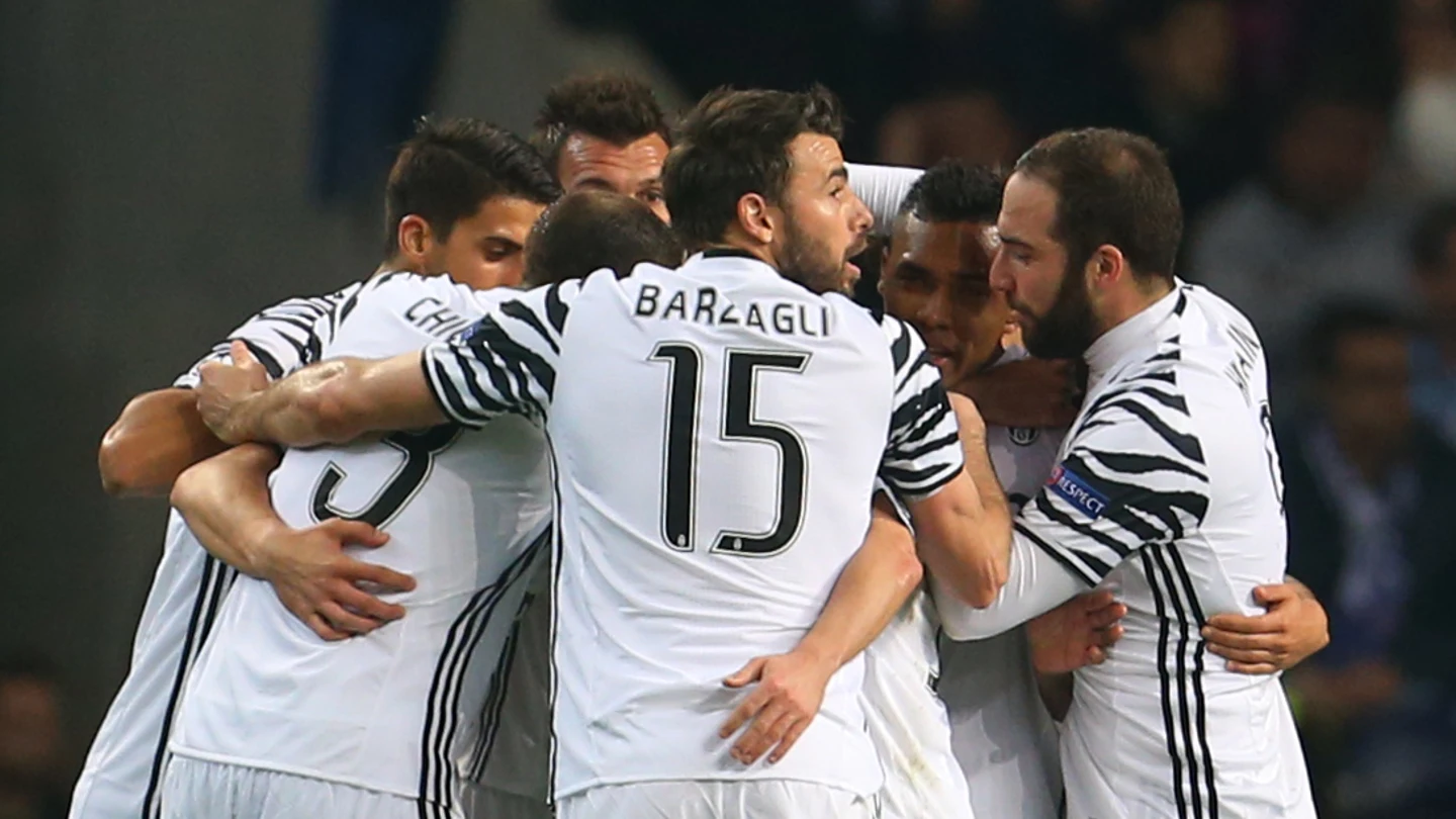 Los jugadores de la Juventus celebran los goles al Oporto Los jugadores de la Juventus celebran los goles al Oporto
