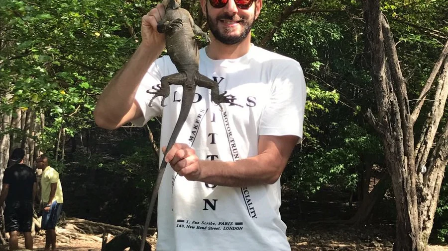 Benzema con la iguana en peligro de extinción Benzema con la iguana en peligro de extinción