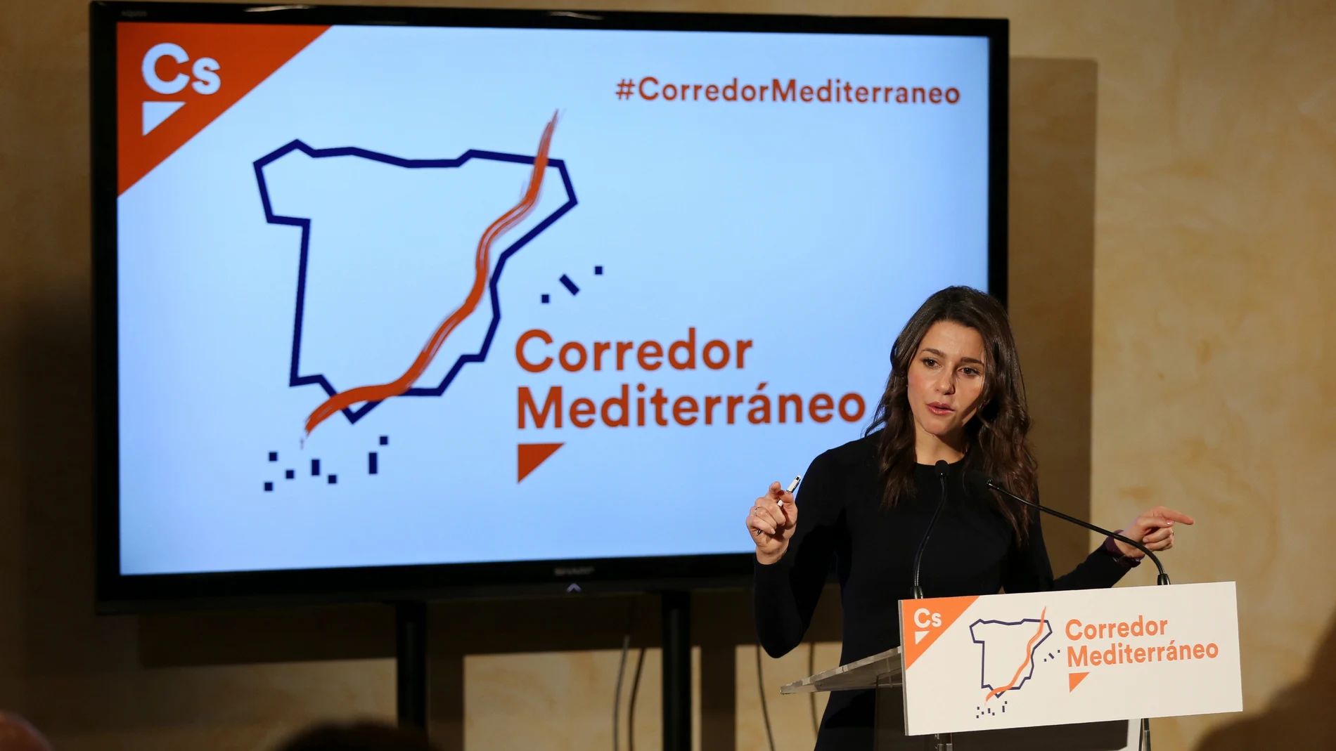 La portavoz del partido, Inés Arrimadas, durante su intervención en una reunión de trabajo a favor del Corredor del Mediterráneo 