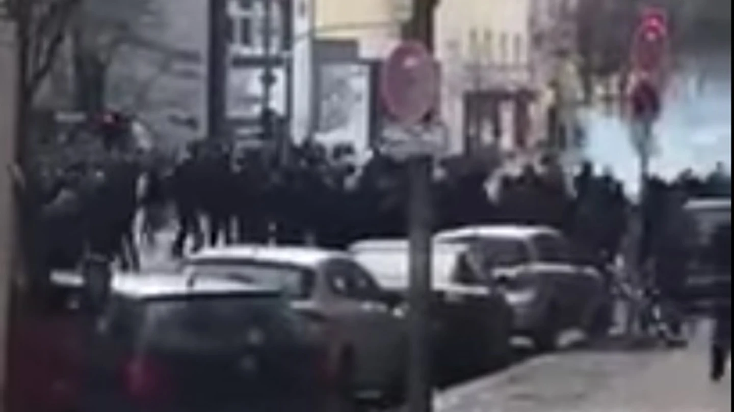 Pelea entre aficionados en Berlín Pelea entre aficionados en Berlín