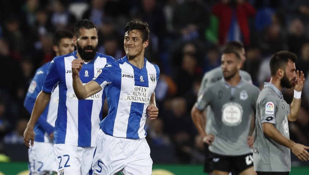 Mantovani celebra su gol contra el Deportivo de la Coruña