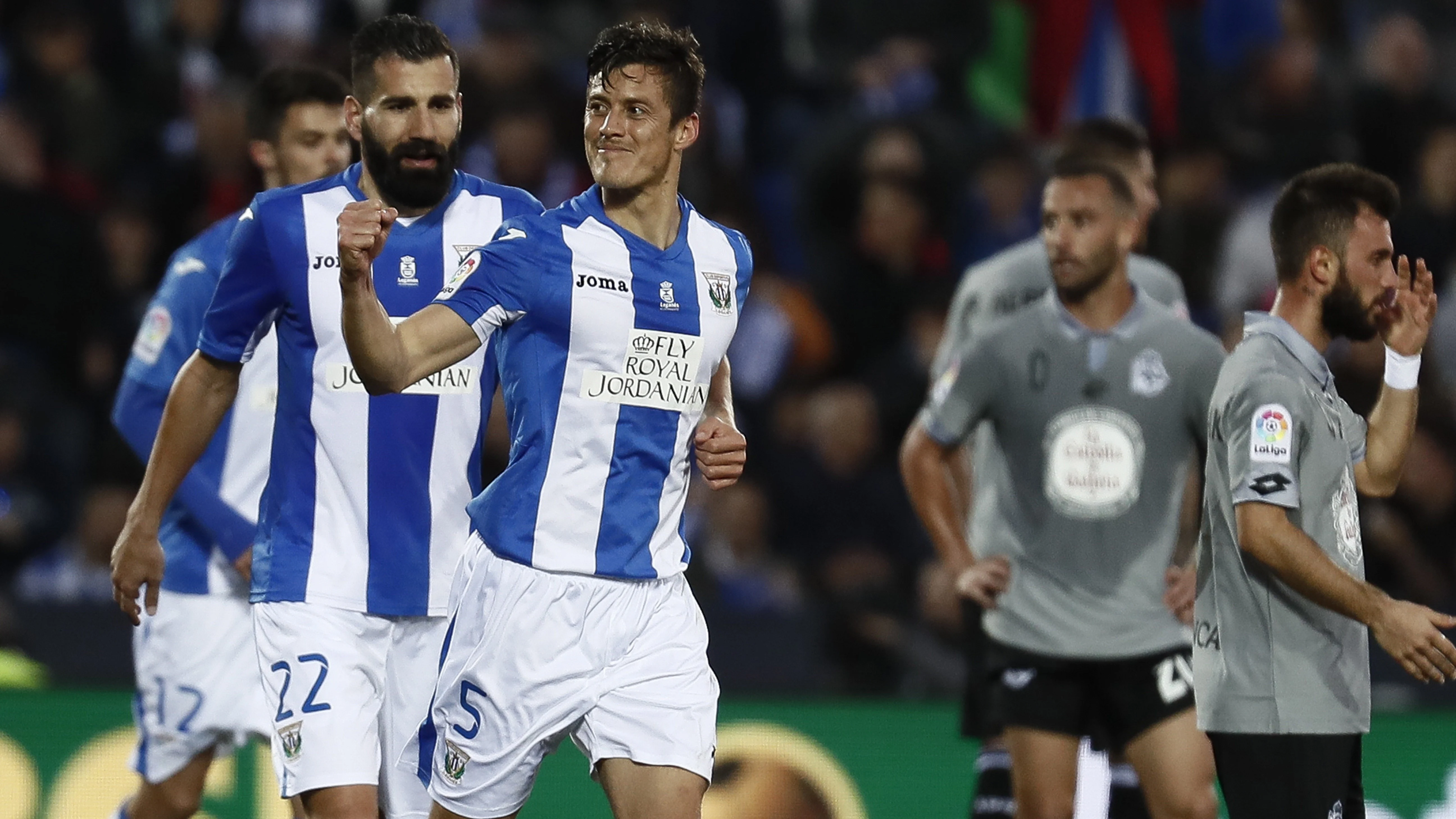 Mantovani celebra su gol contra el Deportivo de la Coruña