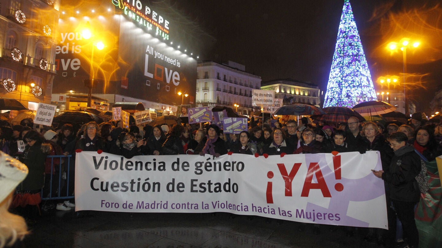 Llegada a la Puerta del Sol de una manifestaci&oacute;n convocada por la Coordinadora Feminista Estatal en Madrid, con motivo del D&iacute;a Internacional por la Eliminaci&oacute;n de la Violencia hacia las Mujeres