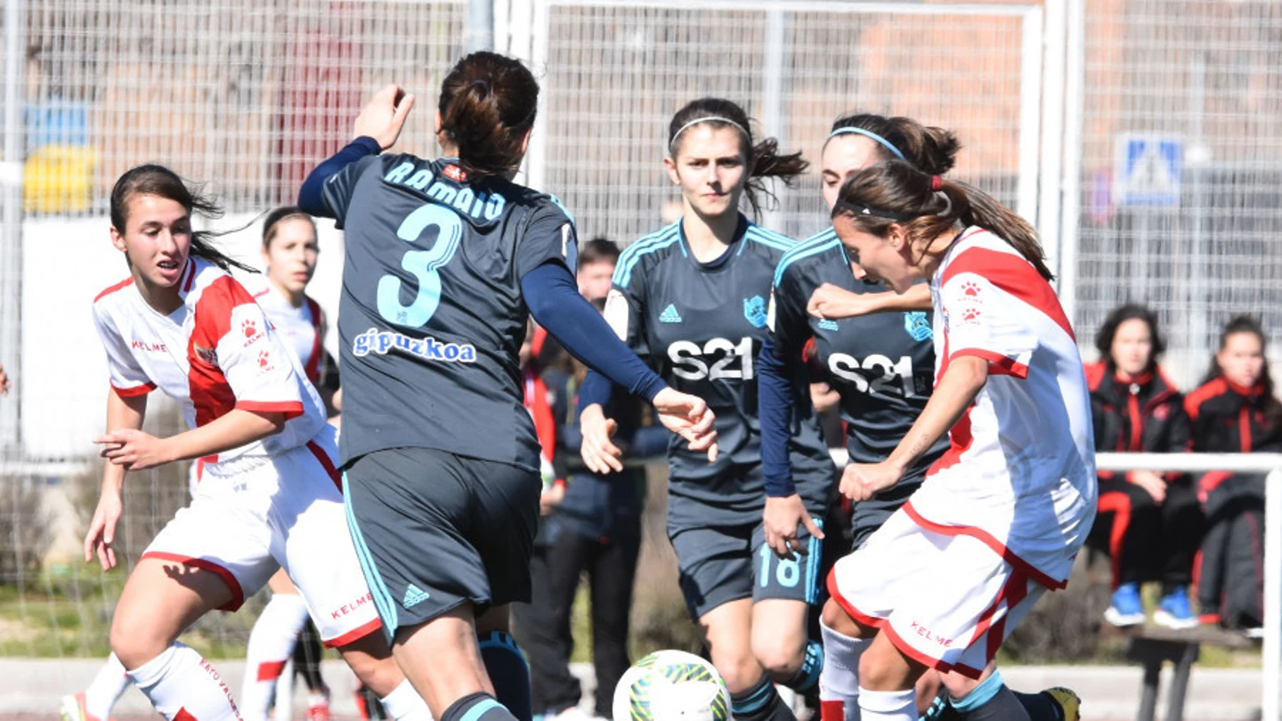 Momento del encuentro entre el Rayo Vallecano y la Real Sociedad Momento del encuentro entre el Rayo Vallecano y la Real Sociedad