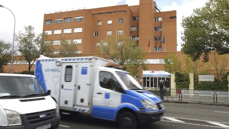 Un médico cumple sanción de dos años por alterar datos clínicos de pacientes, hospital Carlos III de Madrid.