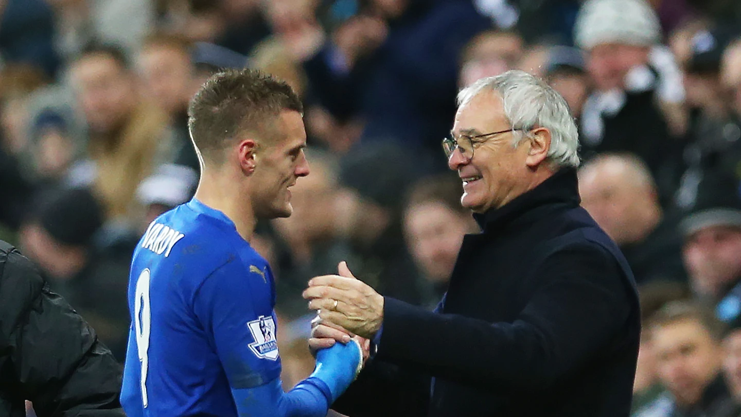 Vardy saluda a Claudio Ranieri Vardy saluda a Claudio Ranieri