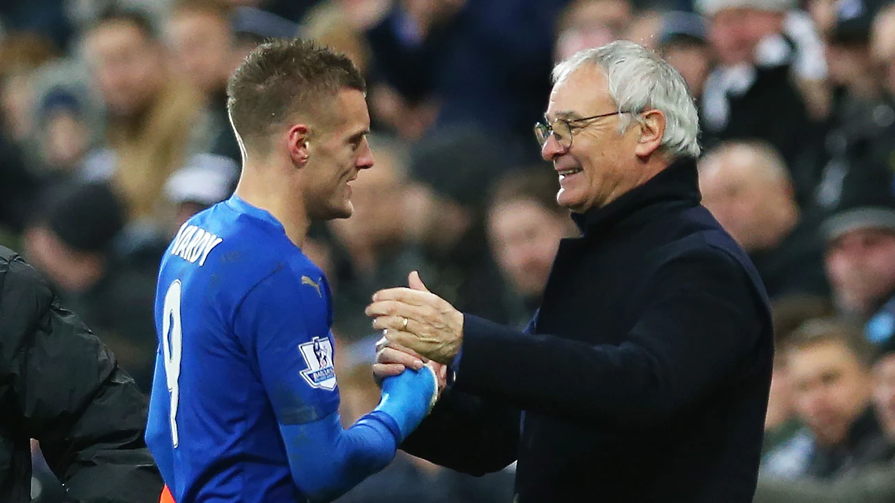 Vardy saluda a Claudio Ranieri Vardy saluda a Claudio Ranieri