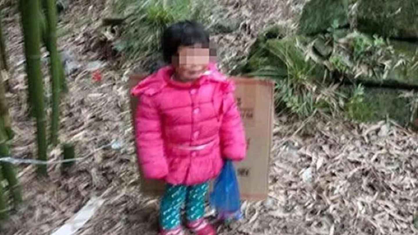 Dian, la niña de dos años abandonada en un cementerio por su padre para que la madre vuelva a casarse con él Dian, la niña de dos años abandonada en un cementerio por su padre para que la madre vuelva a casarse con él