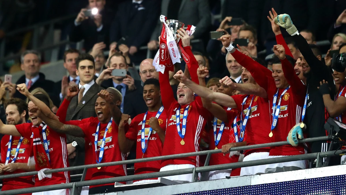 Rooney levanta la EFL Cup