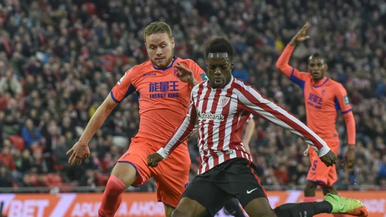 Iñaki Williams remata a puerta en el partido del Athletic contra el Granada Iñaki Williams remata a puerta en el partido del Athletic contra el Granada
