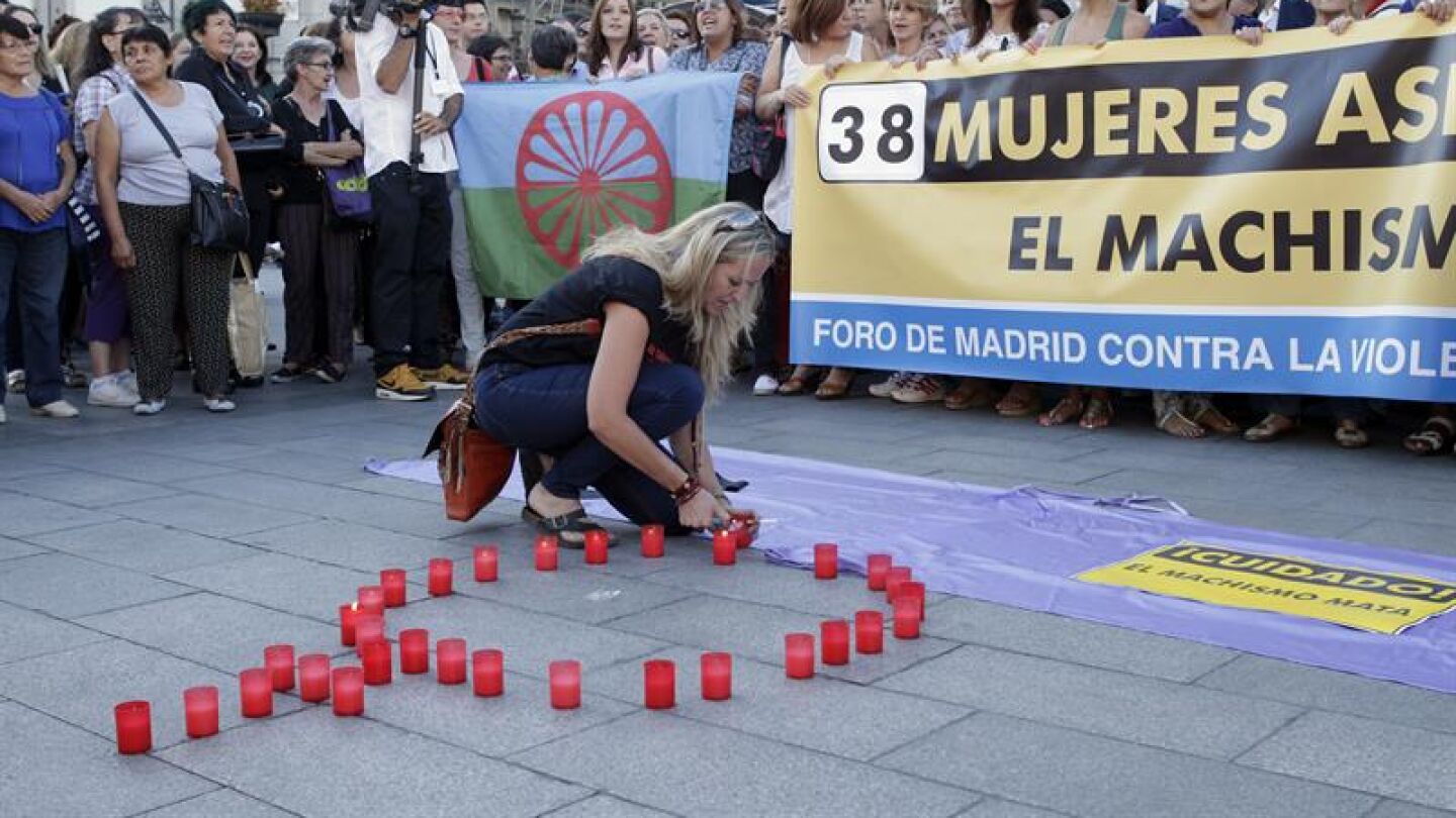 Un momento de una concentraci&oacute;n contra la violencia machista en la Puerta del Sol de Madrid
