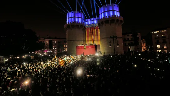 Un momento del multitudinario acto de la Crida en las Fallas de Valencia Un momento del multitudinario acto de la Crida en las Fallas de Valencia