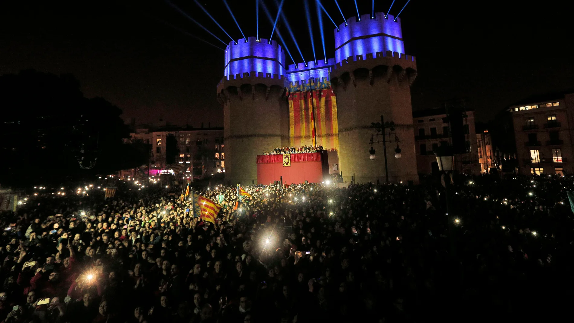 Un momento del multitudinario acto de la Crida en las Fallas de Valencia